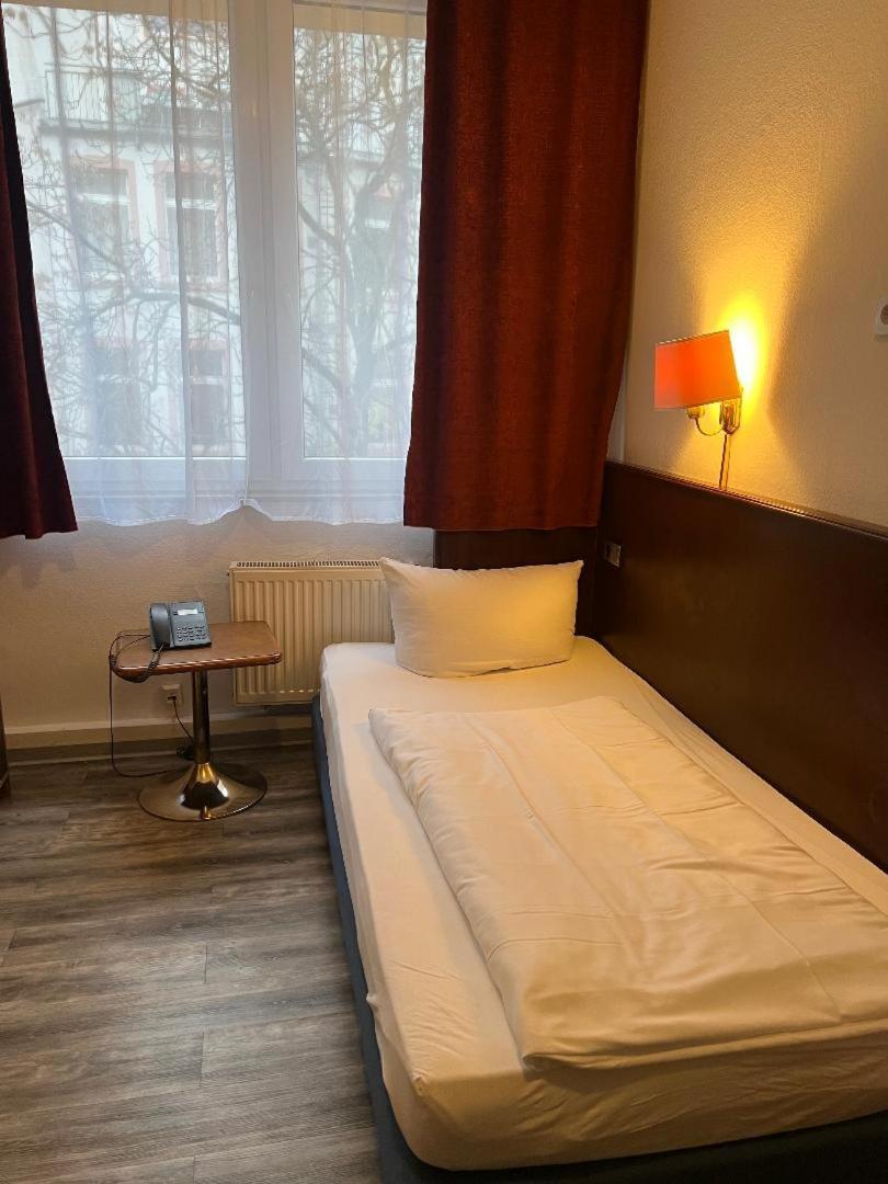 Hotel Apollo Francoforte sul Meno Esterno foto